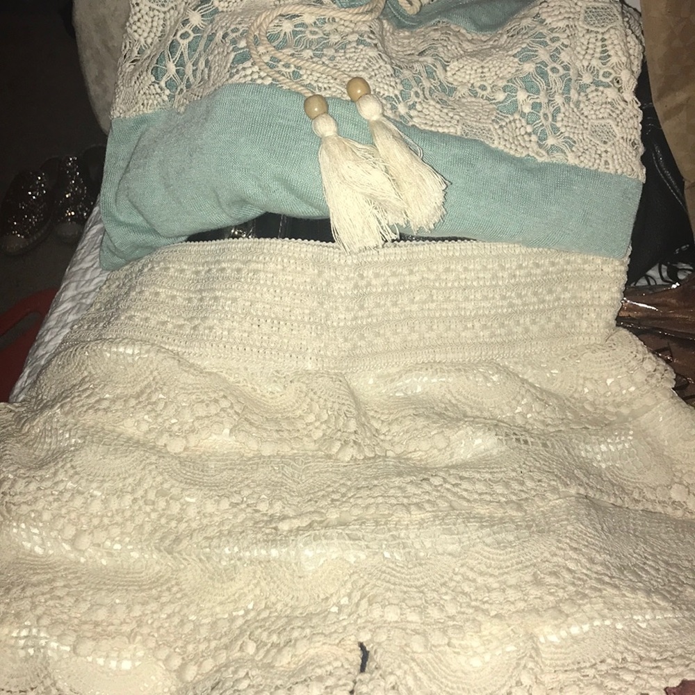 πLayers of ruffels-IVORY shorts! - Picture 6 of 7